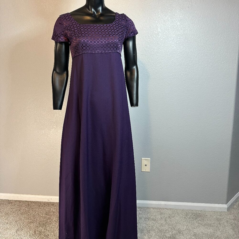 Von Bramlet Floor-Length Formal Dress Size 8 Elegant Occasion Gown